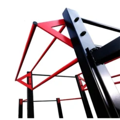 Cage de musculation et de cross-fit polyvalente avec poste à poulie pour training fonctionnel en salle de sport professionnelle