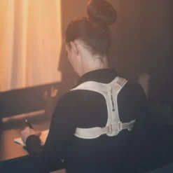 Gilet correcteur de posture avec bande velcro pour limiter les douleurs dorsales