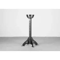 Grand contenant de magnésie sur un piédestal pour salle de musculation et Hyrox