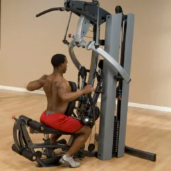 Machine de musculation home-gym multi-poste avec bras convergents et colonne de poids 95 kg