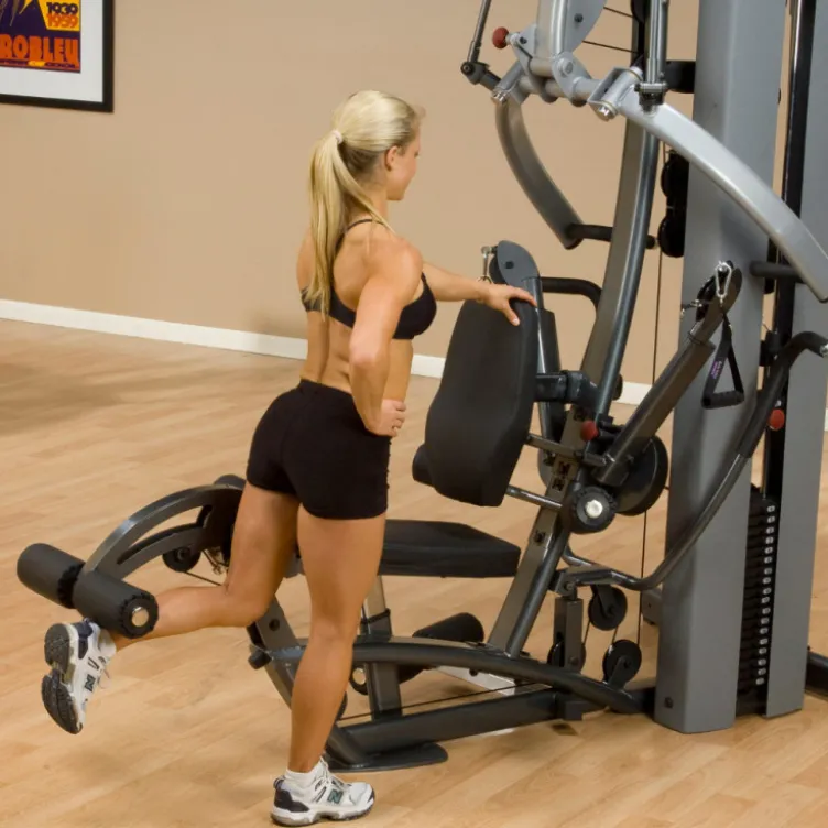 Machine de musculation home-gym multi-poste avec bras convergents et colonne de poids 95 kg