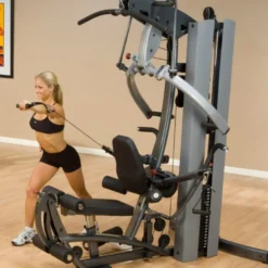 Machine de musculation home-gym multi-poste avec bras convergents et colonne de poids 95 kg