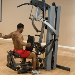 Machine de musculation home-gym multi-poste avec bras convergents et colonne de poids 95 kg