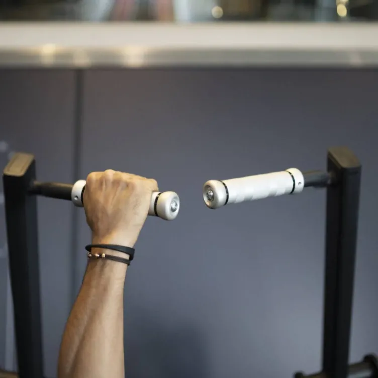 Plate Loaded Iso-Lateral Lat Pulldown Titanium Strength Élite Séries EL-PL6 - Appareil de musculation pour le dos