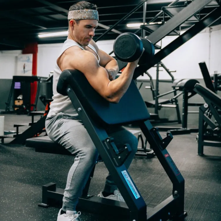 Pupitre à Biceps de qualité professionnelle - Banc Scott capacité de charge 300 kg - Titanium Strength Elite Series