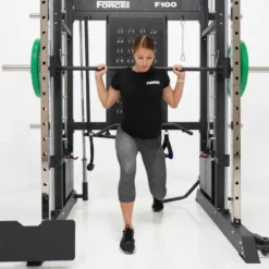 Rack polyvalent Force USA F100 V2 avec 200 kilos de plaques de poids et accessoires de training