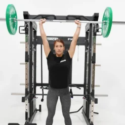 Rack polyvalent Force USA F100 V2 avec 200 kilos de plaques de poids et accessoires de training