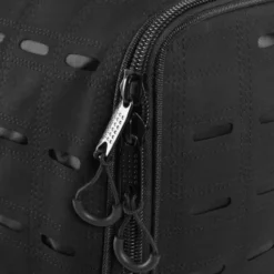 Sac de sport et de voyage d'une volume de 40 à 42 L avec compartiment à chaussures et bandoulière amovible
