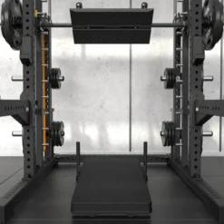 Smith machine ATX série 700 avec poulie à charge libre -Guidage précis et fluide avec supports de rangement multiples intégrés