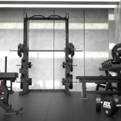 Smith machine ATX série 700 avec poulie à charge libre -Guidage précis et fluide avec supports de rangement multiples intégrés