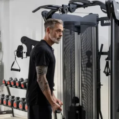 Station de musculation polyvalente 2 x 80 kg avec barre de traction et set d'accessoires - Compacte et complète pour homegym