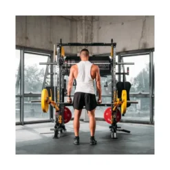 Station multi-gym avec ensemble complet d'accessoires pour des entraînements de musculation variés en homegym
