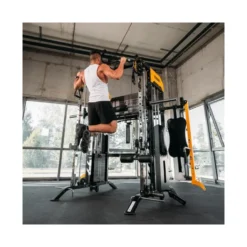 Station multi-gym avec ensemble complet d'accessoires pour des entraînements de musculation variés en homegym