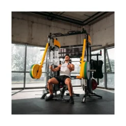 Station multi-gym avec ensemble complet d'accessoires pour des entraînements de musculation variés en homegym