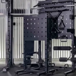Tableau de rangement Force USA avec 15 ancres de fixation pour le stockage des accessoires de musculation et poignées de tirage