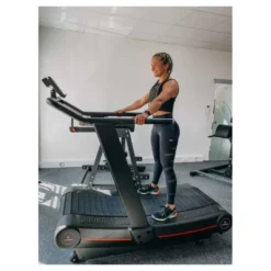Tapis de course incurvé au fonctionnement doux et silencieux pour trainings intense - Système sans moteur