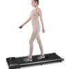 Tapis de marche compact et performant avec vitesse de 1 à 6 km/h pour cardio à domicile