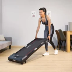 Tapis de marche compact et puissant avec vitesse maximale 6km/h et inclinaison de 5º