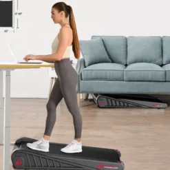 Tapis de marche à moteur inclinable à 5 % et vitesse 1 à 6 km/h compact pour cardio à domicile