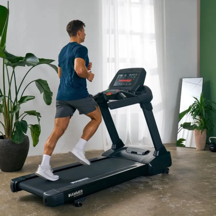 Tapis de running TR 8000 '25 Hammer avec vitesse ajustable de 0,8 à 22 km/h et inclinaison motorisée jusqu'à 15%