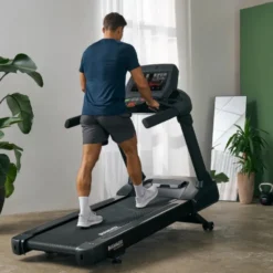 Tapis de running TR 8000 '25 Hammer avec vitesse ajustable de 0,8 à 22 km/h et inclinaison motorisée jusqu'à 15%