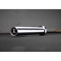 The C Bar - Barre olympique de musculation 201 cm en acier - Équipement pour femmes