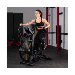 Vélo Air Bike haut de gamme pour entraînement de cardio performant