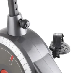 Vélo de cardio avec réglage manuel de la résistance pour séance de cardio en HomeGym - Ajustement de surface inégale