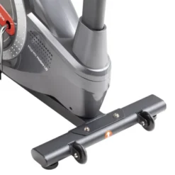 Vélo de cardio avec réglage manuel de la résistance pour séance de cardio en HomeGym - Ajustement de surface inégale
