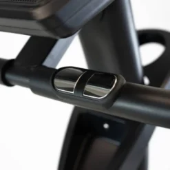 Vélo d'exercice vertical ST900-TFT Titanium Strength Performance Séries avec écran tactile 10