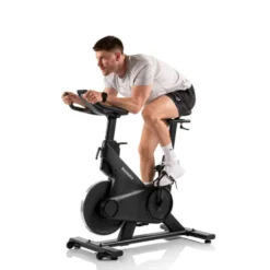 Vélo spinning de cardio Speed Race X avec roue d'inertie de 20 kg - 32 niveaux de résistance et écran HD