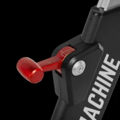 Vélo spinning professionnel Racemachine ATX avec volant d'inertie de 18 kg et écran multifonction pour séances intensives